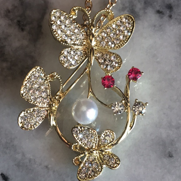 Rhinestone Butterfly Pearl Necklace/Brooch - Picture 2 of 16